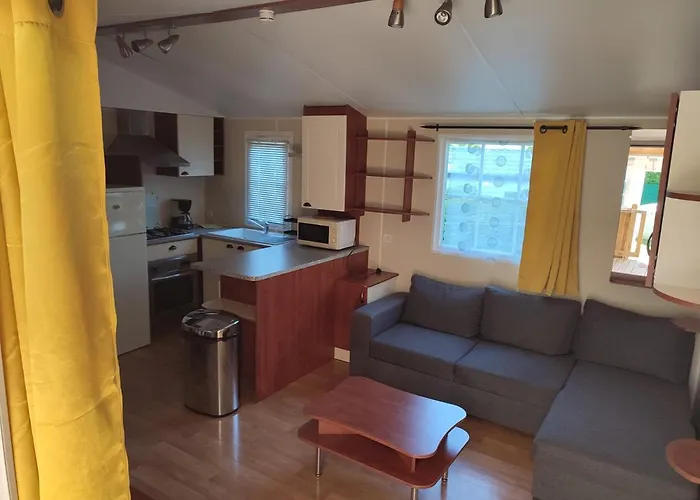 Mobil home Premium avec Spa Privatif Canal de Nantes à Brest