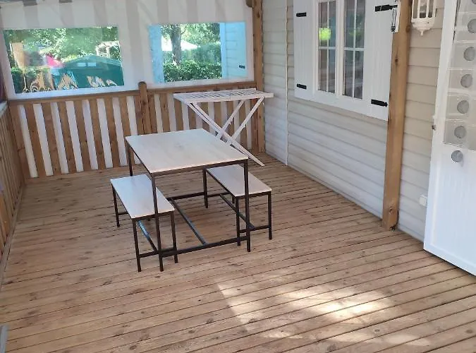 Mobil home Premium avec Spa Privatif Canal de Nantes à Brest